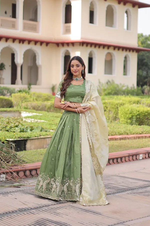 Green_Goldcrush_Gowns_For_Women