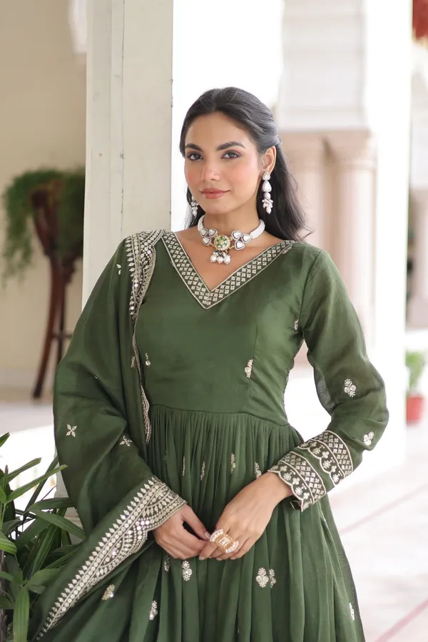 Mehndi_Green_Vichitrasilk_Gowns_For_Women