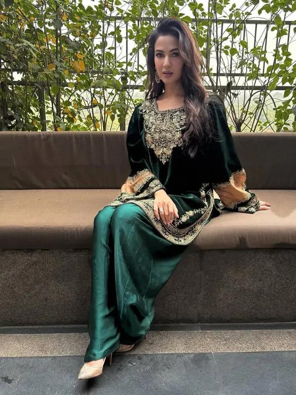 Green_Premium_Velvet_Dress_For_Women