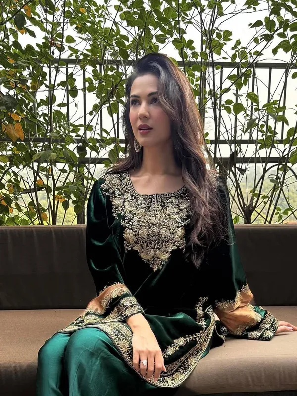 Green_Premium_Velvet_Dress_For_Women