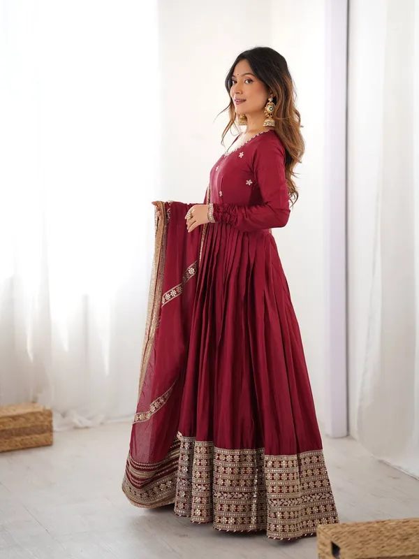 Maroon_Pakistani_Red_Embroidered_Salwar_Kameez_Set_For_Women
