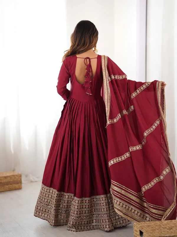 Maroon_Pakistani_Red_Embroidered_Salwar_Kameez_Set_For_Women