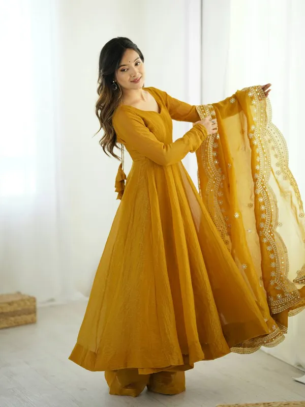 Gold_Heavy_Designer_Party_Wear_Gown_Dupatta_Set_For_Women