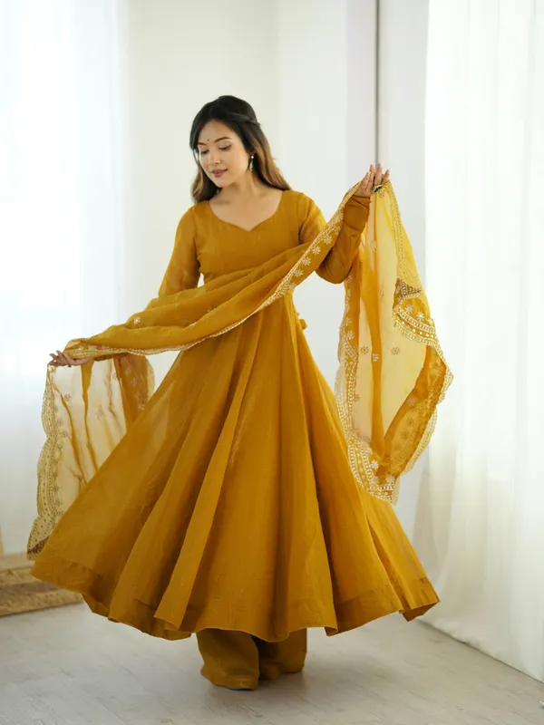 Gold_Heavy_Designer_Party_Wear_Gown_Dupatta_Set_For_Women