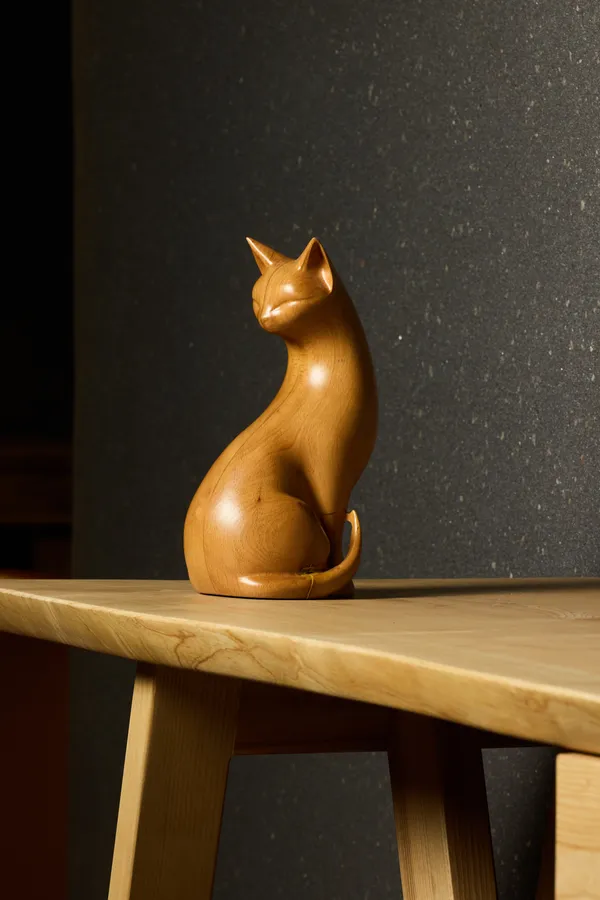 Luna_Cat_Pinkish_Brown_Steam_Beech_Luxury_Wooden_Sculptures_For_Home_Decor