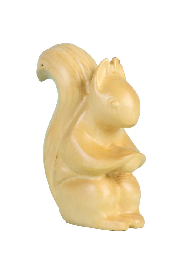 Nutkin_Squirrel_Light_Yellow_Spruce_Wood_Luxury_Wooden_Sculptures_For_Home_Decor