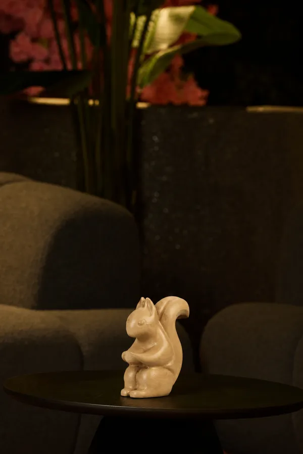 Nutkin_Squirrel_Cream_Beige_Maple_Luxury_Wooden_Sculptures_For_Home_Decor