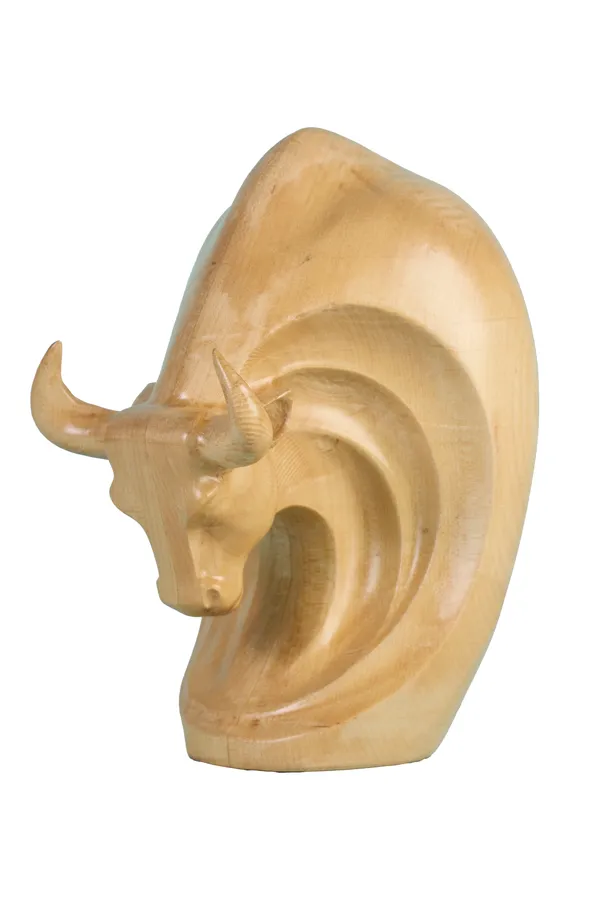 Atlas_Bull_Cream_Beige_Maple_Luxury_Wooden_Sculptures_For_Home_Decor