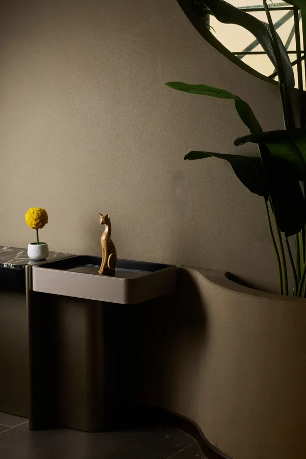 Alpha_Cat_M_Light_Yellow_Spruce_Wood_Luxury_Wooden_Sculptures_For_Home_Decor