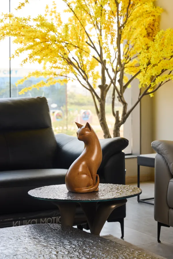 Luna_Cat_Pinkish_Brown_Steam_Beech_Luxury_Wooden_Sculptures_For_Home_Decor