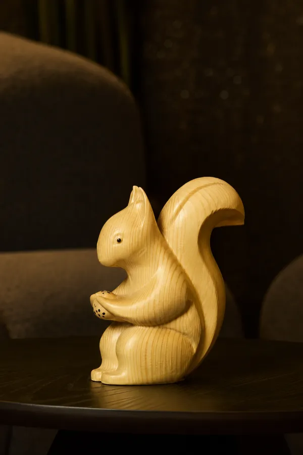 Nutkin_Squirrel_Light_Yellow_Spruce_Wood_Luxury_Wooden_Sculptures_For_Home_Decor