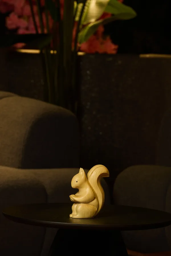 Nutkin_Squirrel_Light_Yellow_Spruce_Wood_Luxury_Wooden_Sculptures_For_Home_Decor