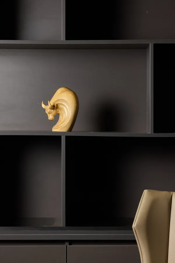 Atlas_Bull_Cream_Beige_Maple_Luxury_Wooden_Sculptures_For_Home_Decor