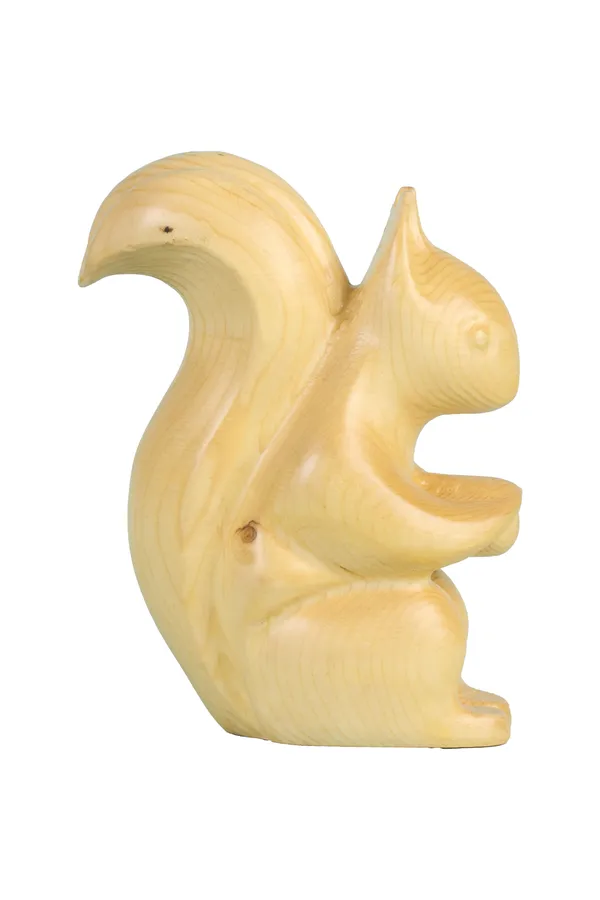 Nutkin_Squirrel_Light_Yellow_Spruce_Wood_Luxury_Wooden_Sculptures_For_Home_Decor