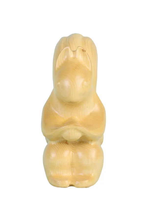 Nutkin_Squirrel_Light_Yellow_Spruce_Wood_Luxury_Wooden_Sculptures_For_Home_Decor
