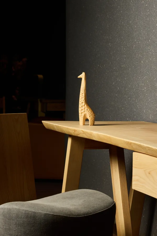 Twiggy_Giraffe_Cream_Beige_Maple_Luxury_Wooden_Sculptures_For_Home_Decor