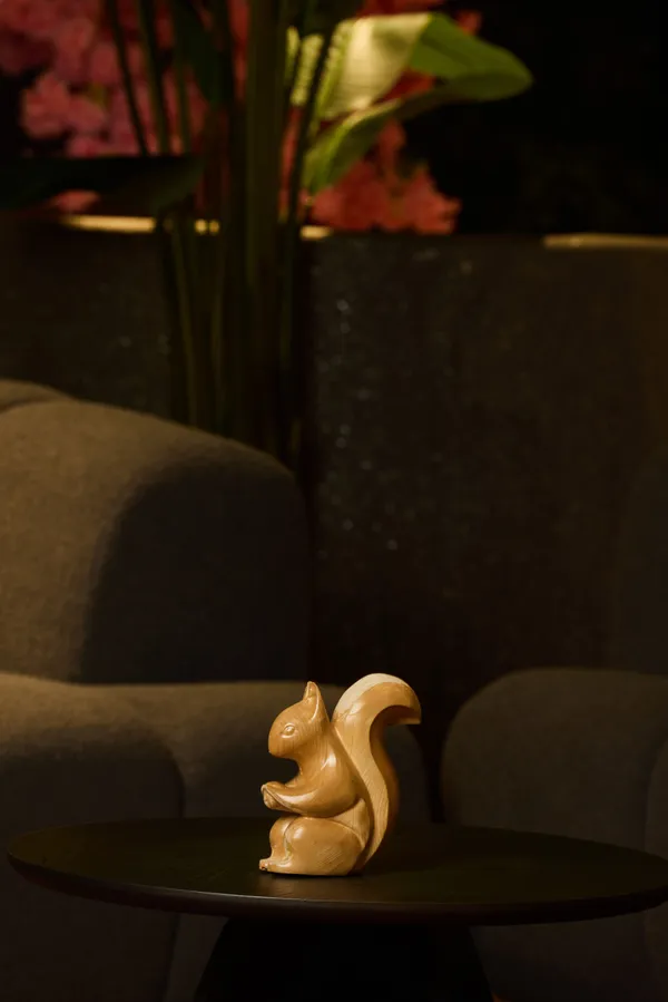 Nutkin_Squirrel_Pinkish_Brown_Steam_Beech_Luxury_Wooden_Sculptures_For_Home_Decor