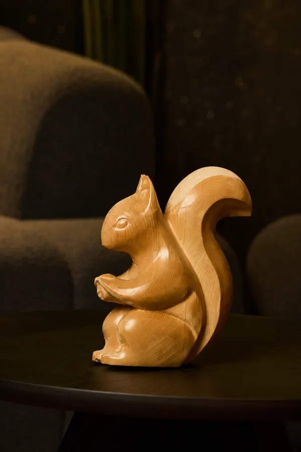 Nutkin_Squirrel_Pinkish_Brown_Steam_Beech_Luxury_Wooden_Sculptures_For_Home_Decor