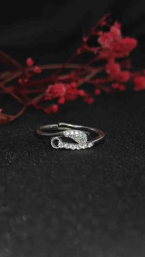 Silver_And_Geometric_925_Ring_Lightweight_And_Stylish_For_Female