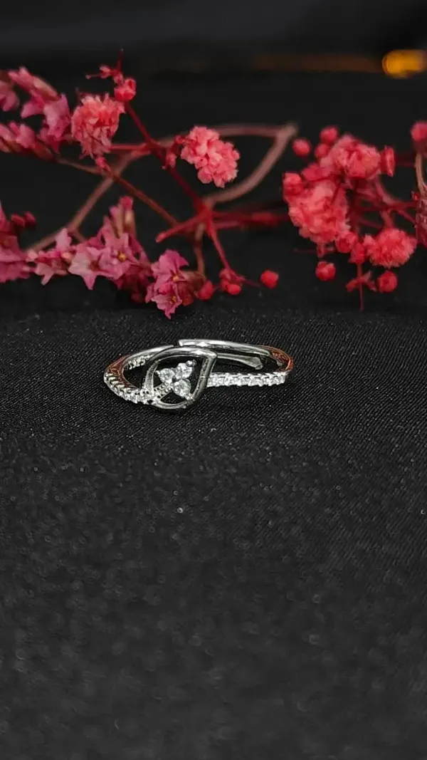 Silver_And_Geometric_925_Twist_Ring_Modern_Design_For_Female