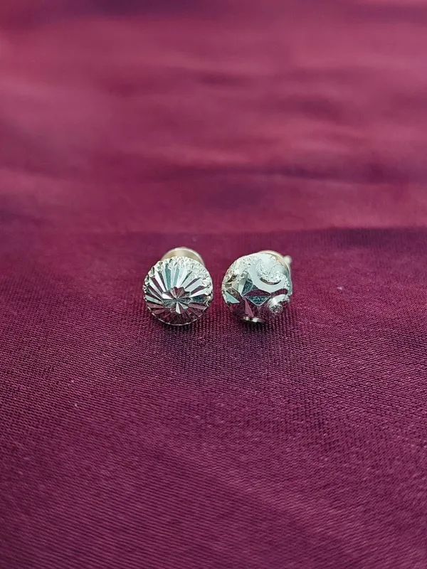 Silver_Classic_Stud_Earrings_For_Female