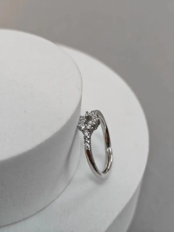 Silver_Classy_Band_With_Stone_For_Female