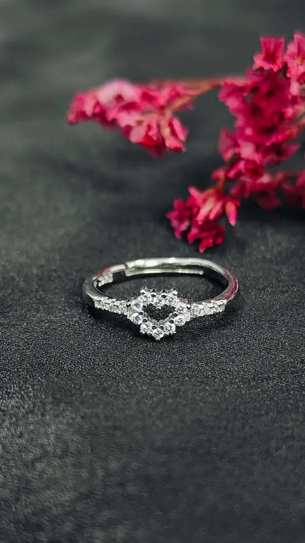 Silver_Classy_Band_With_Stone_For_Female