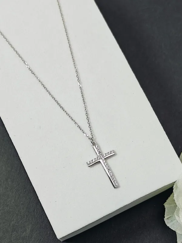 Sterling_Silver_Cross_Diamond_Chain_Pendant_For_Female