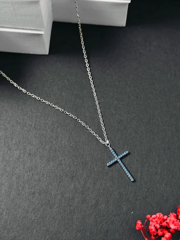 Sterling_Silver_Cross_Pendant_Adorned_With_Turquoise_Necklace_For_Female