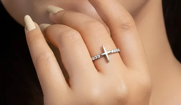 Silver_Delicate_Crystal_Ring_For_Female