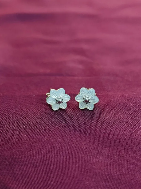 Silver_Delicate_Pearl_Drop_Earrings_For_Female