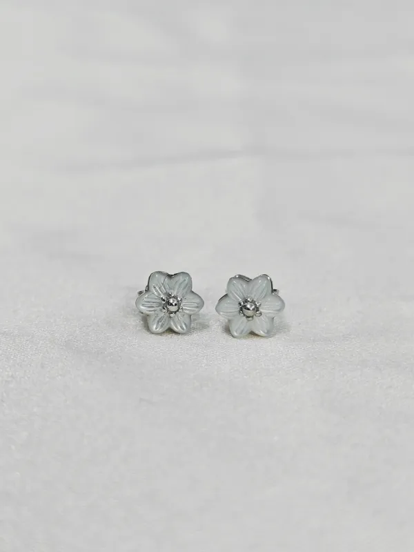 Silver_Delicate_Pearl_Drop_Earrings_For_Female