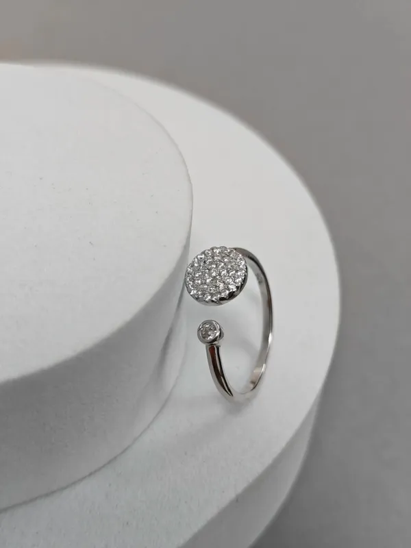 Silver_Designer_Ring_With_Carving_For_Female