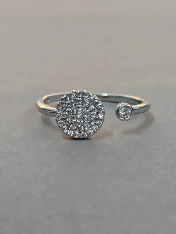 Silver_Designer_Ring_With_Carving_For_Female