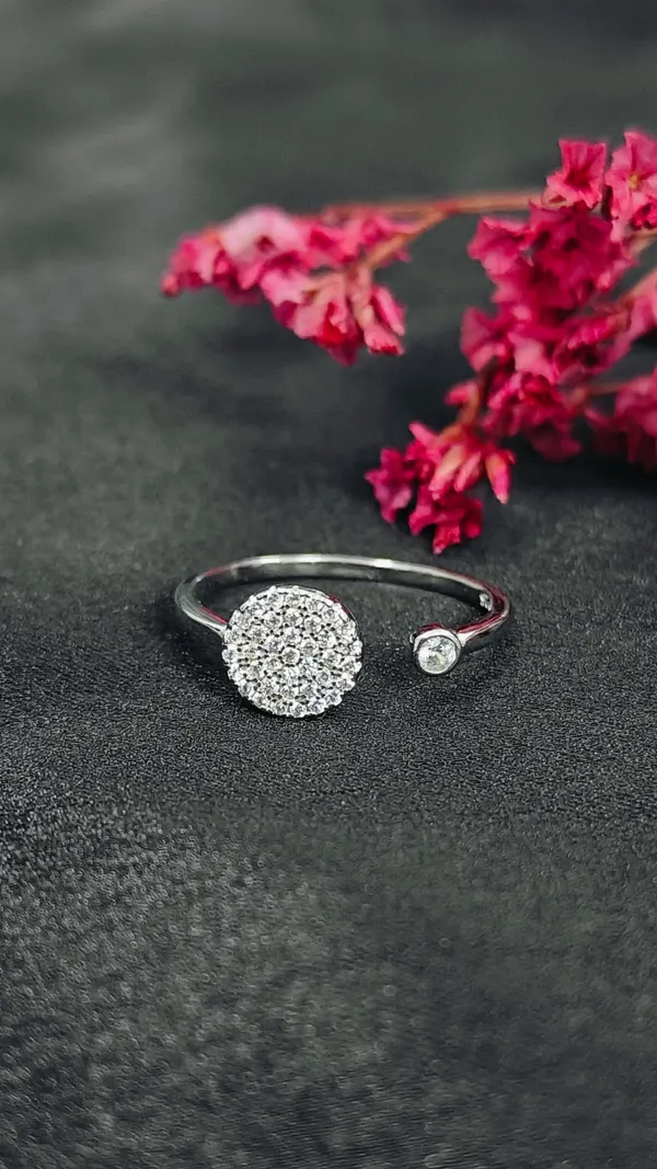 Silver_Designer_Ring_With_Carving_For_Female