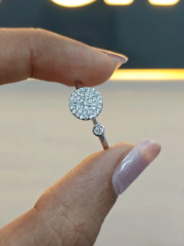 Silver_Designer_Ring_With_Carving_For_Female