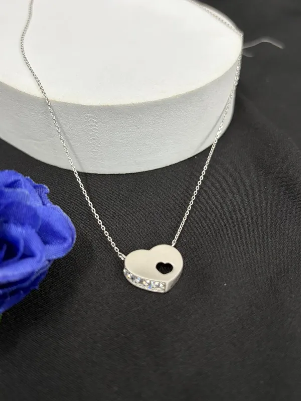 Silver_Elegant_925_Chain_With_Pendant_For_Female