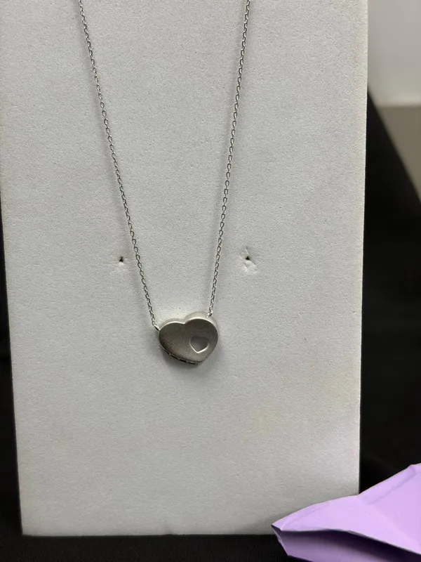 Silver_Elegant_925_Chain_With_Pendant_For_Female