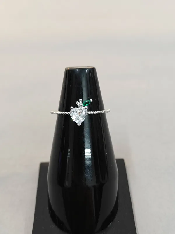 Silver_Elegant_Oval_Ring_For_Female