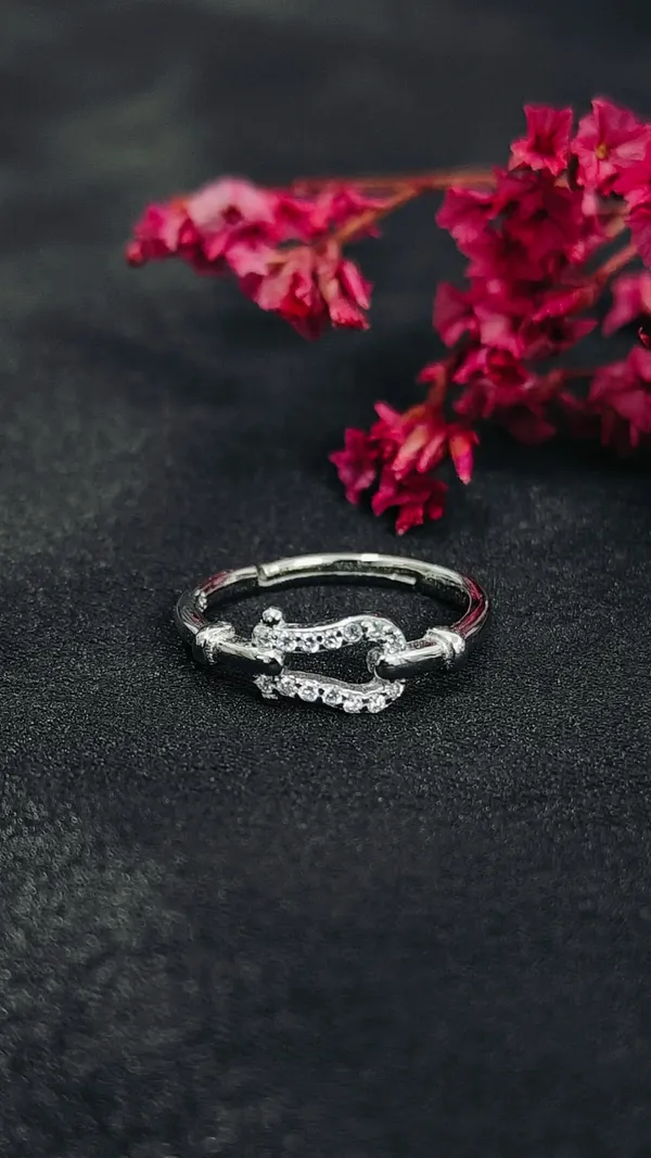 Silver_Elegant_Stone_Ring_For_Female