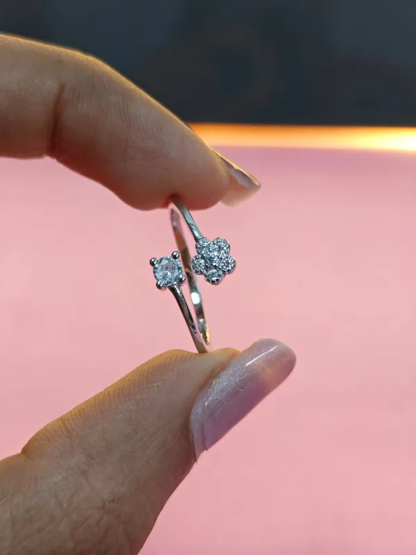 Silver_Engagement_Style_Ring_For_Female