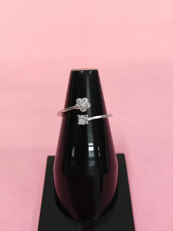 Silver_Engagement_Style_Ring_For_Female