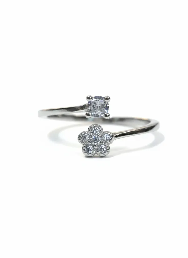 Silver_Engagement_Style_Ring_For_Female