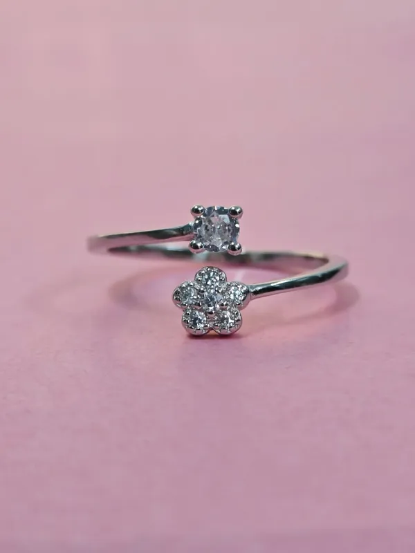 Silver_Engagement_Style_Ring_For_Female