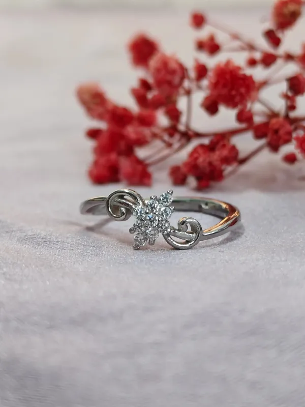 Silver_Fashion_Ring_For_Modern_For_Female