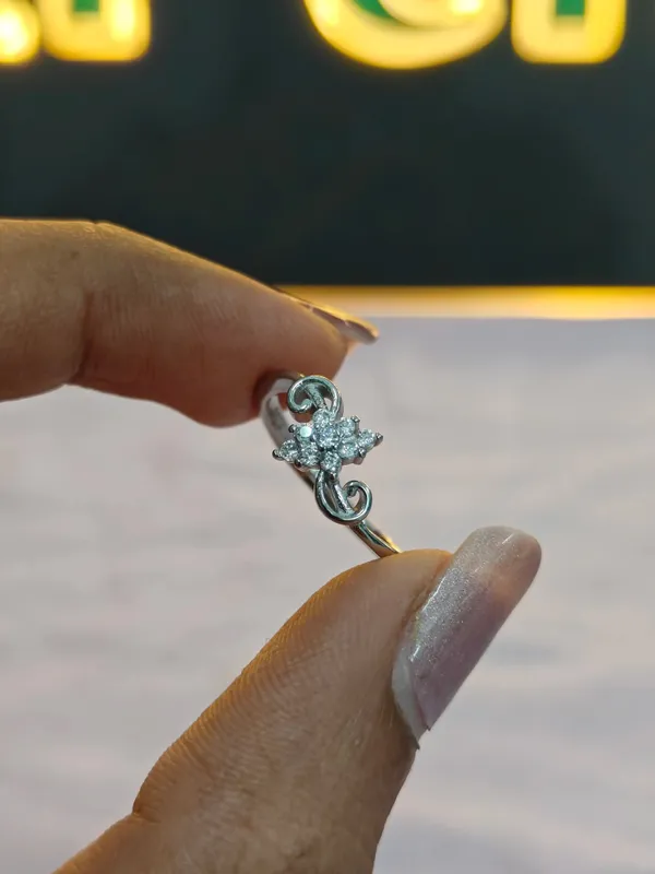 Silver_Fashion_Ring_For_Modern_For_Female
