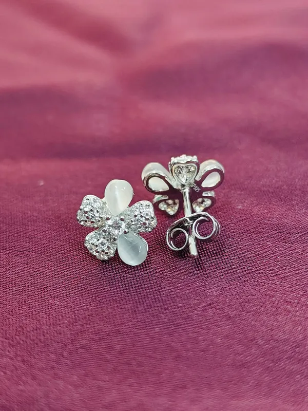 Silver_Lightweight_Stud_Earrings_For_Female