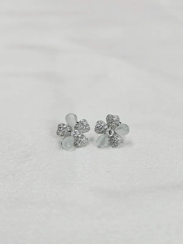 Silver_Lightweight_Stud_Earrings_For_Female