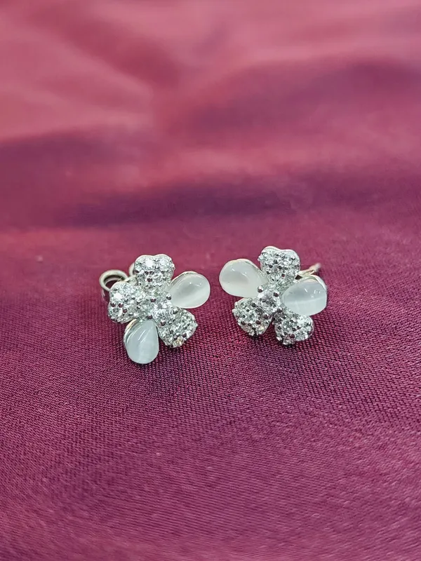Silver_Lightweight_Stud_Earrings_For_Female