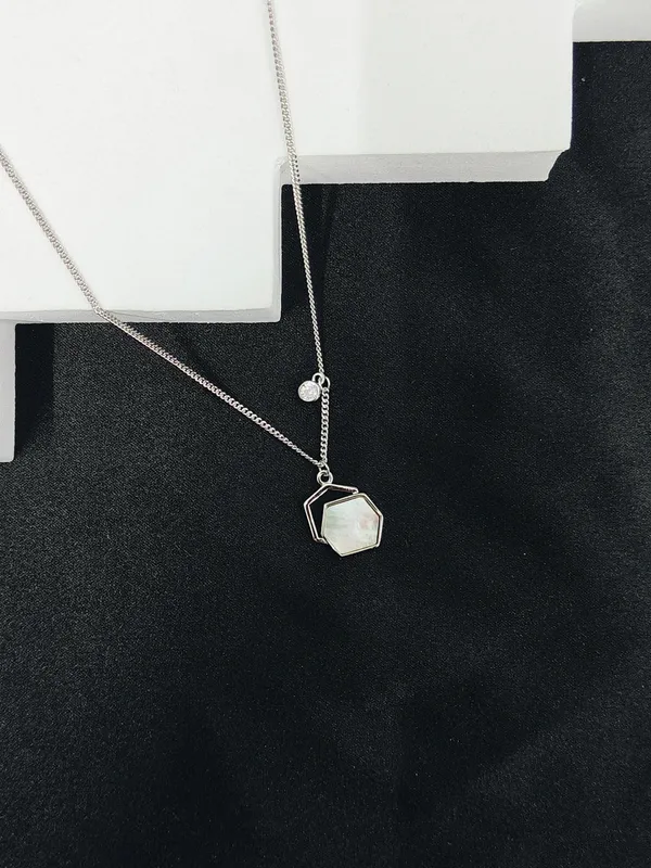 Silver_Minimal_Elegant_Jewellery_For_Female